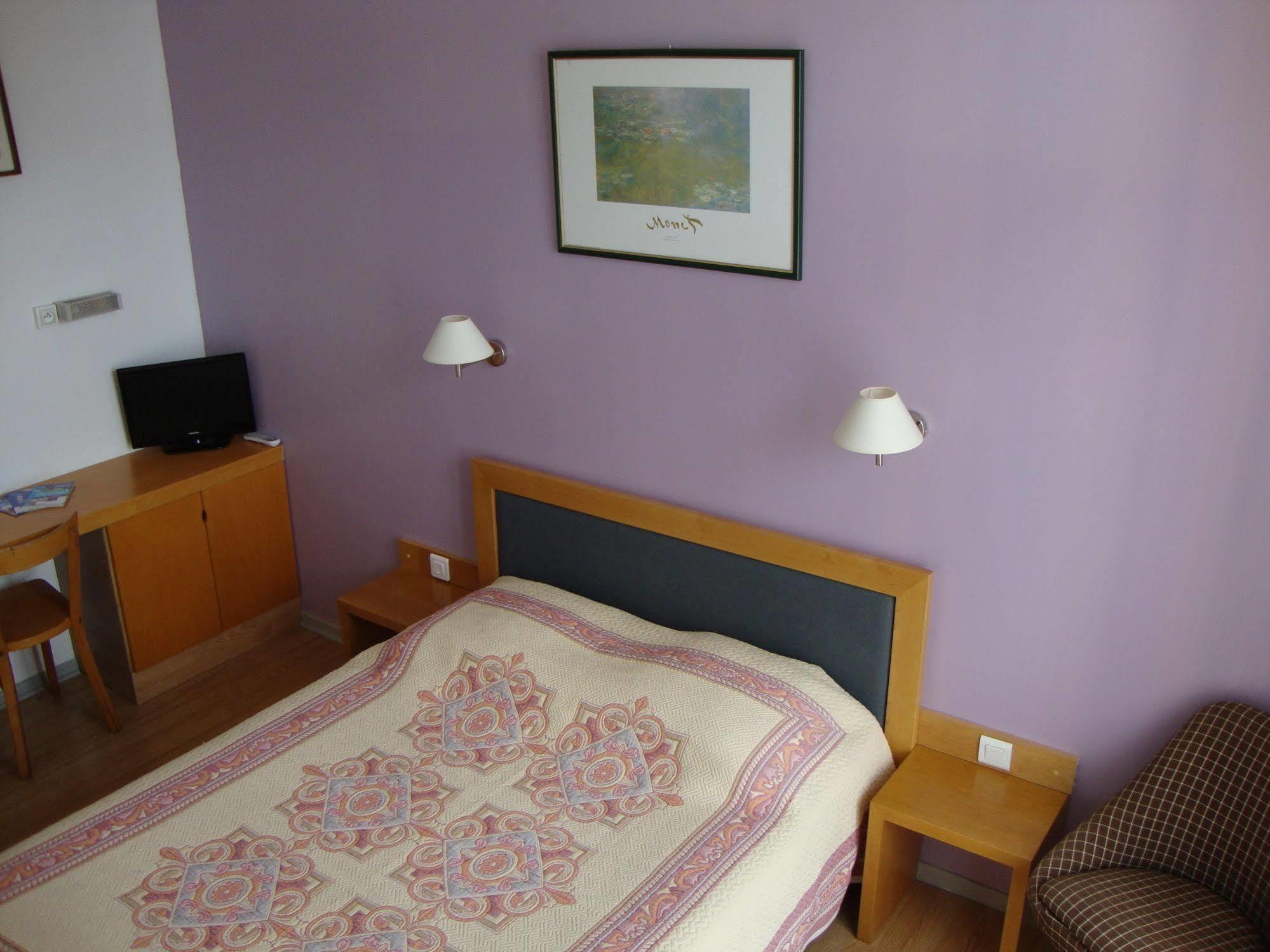 Hotel Au Petit Languedoc Hotel Lourdes
